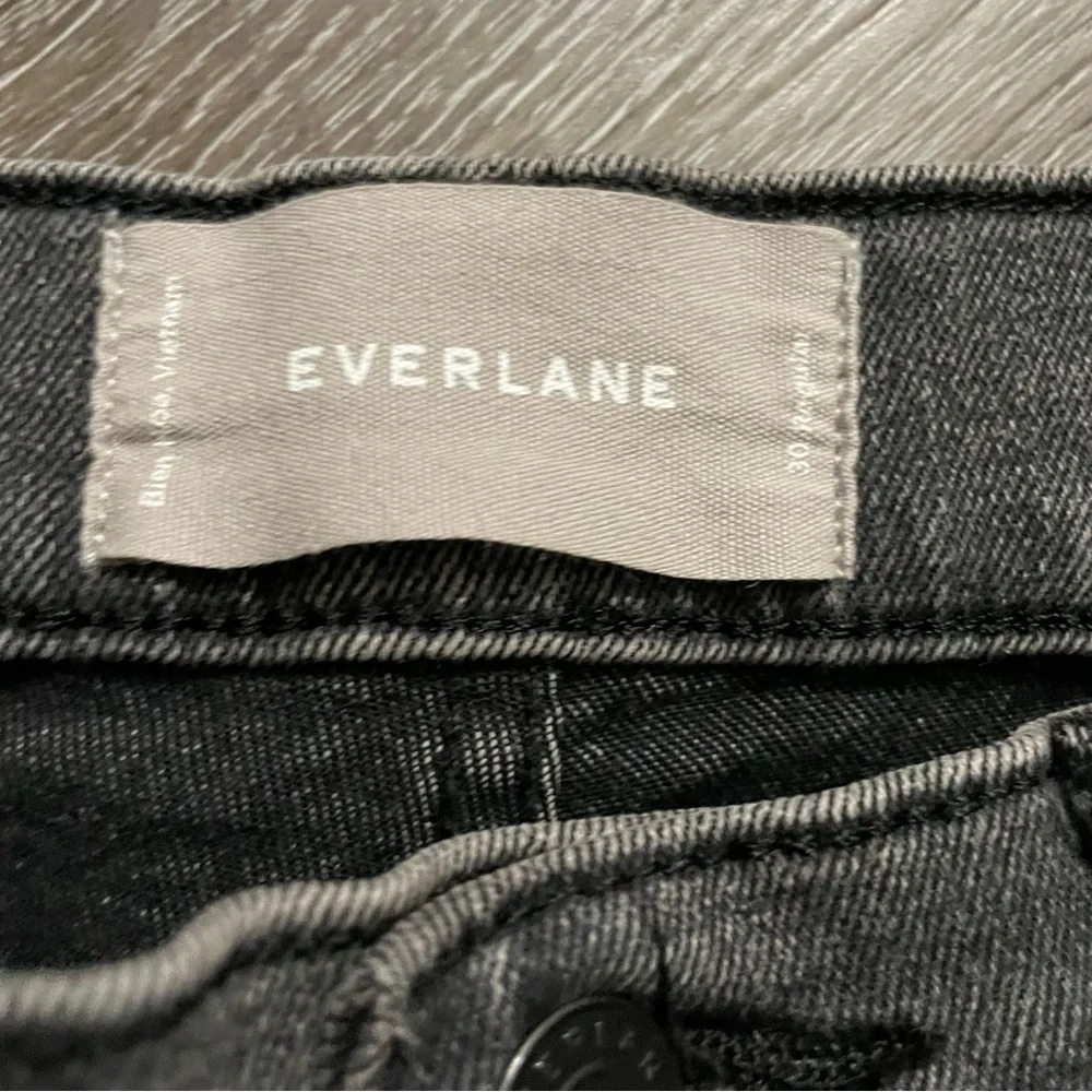 EVERLANE Mid-Rise Jeans Size 30 Reg Washed Black